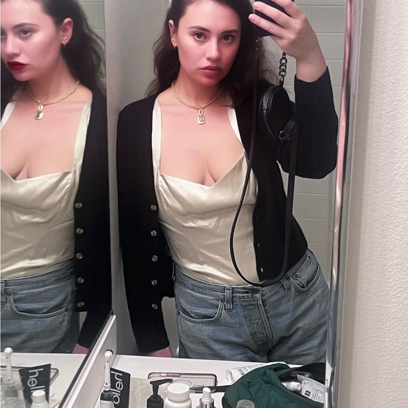 Meet your Posher, Chloe - Picture 3 of 5